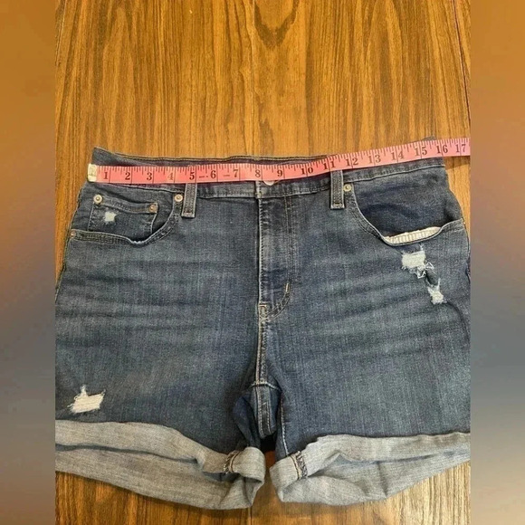 Levi’s Mid Length Denim Blue Distressed Shorts Women’s size W31/ Size 12 - Picture 4 of 11